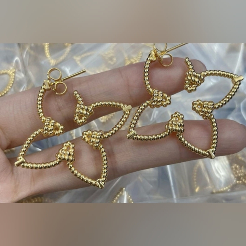 Gold knot earrings